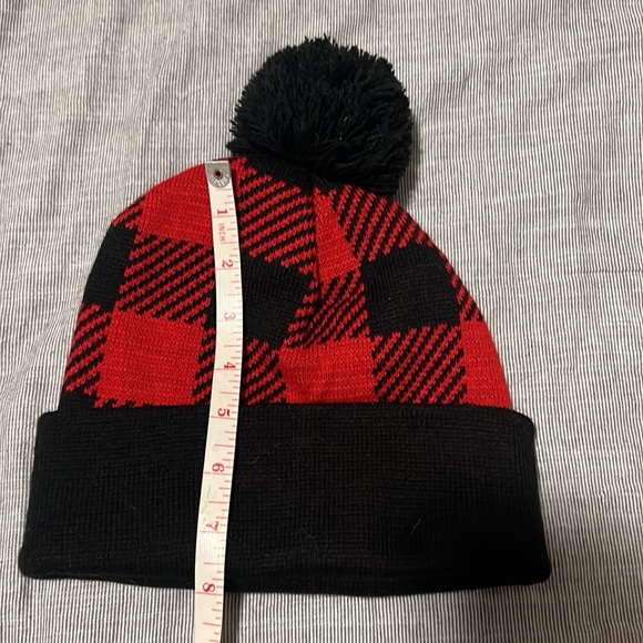 3/$10 🏷️ UW-Madison Red and Black Winter Hat - Picture 4 of 4